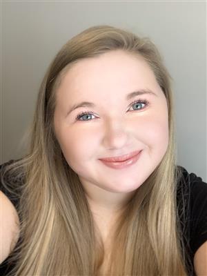 Cecily Headshot